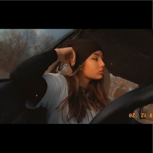 Meet your Posher, Maya